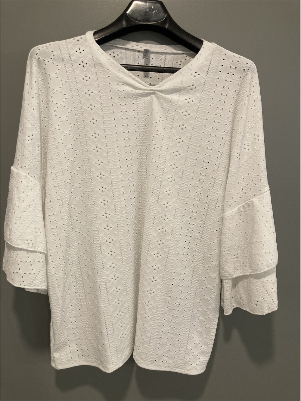 Acting Pro Women XL White Eyelet Patterned V-Neck Shirt w/ Flounce Sleeve MINT